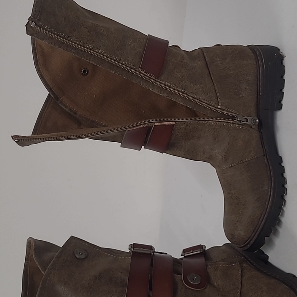 Super Cute Blowfish Distressed Faux Leather Boots Size 7.5. - Picture 7 of 7